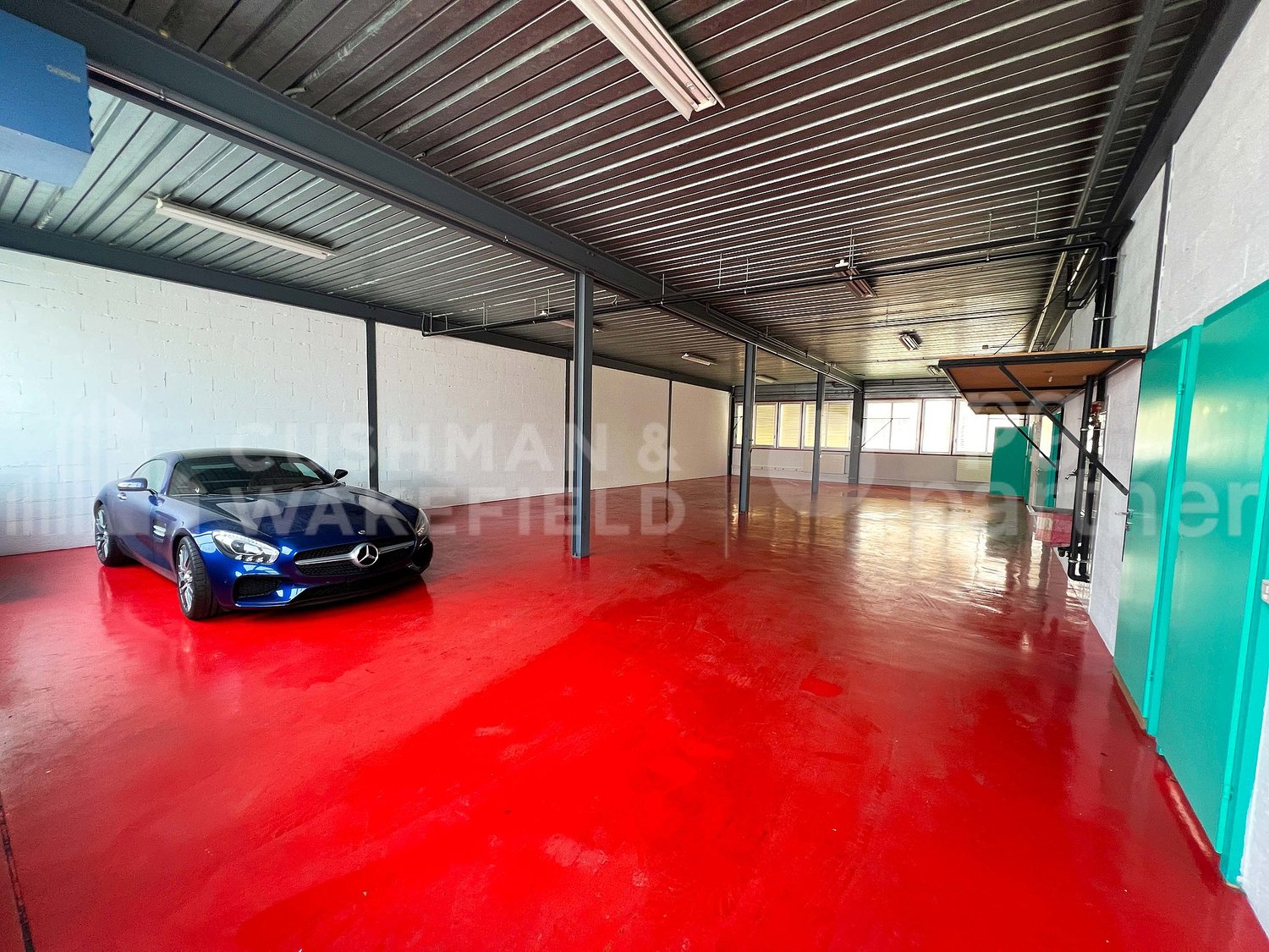 940m² commercial