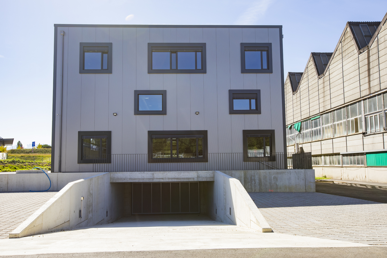 250m² office