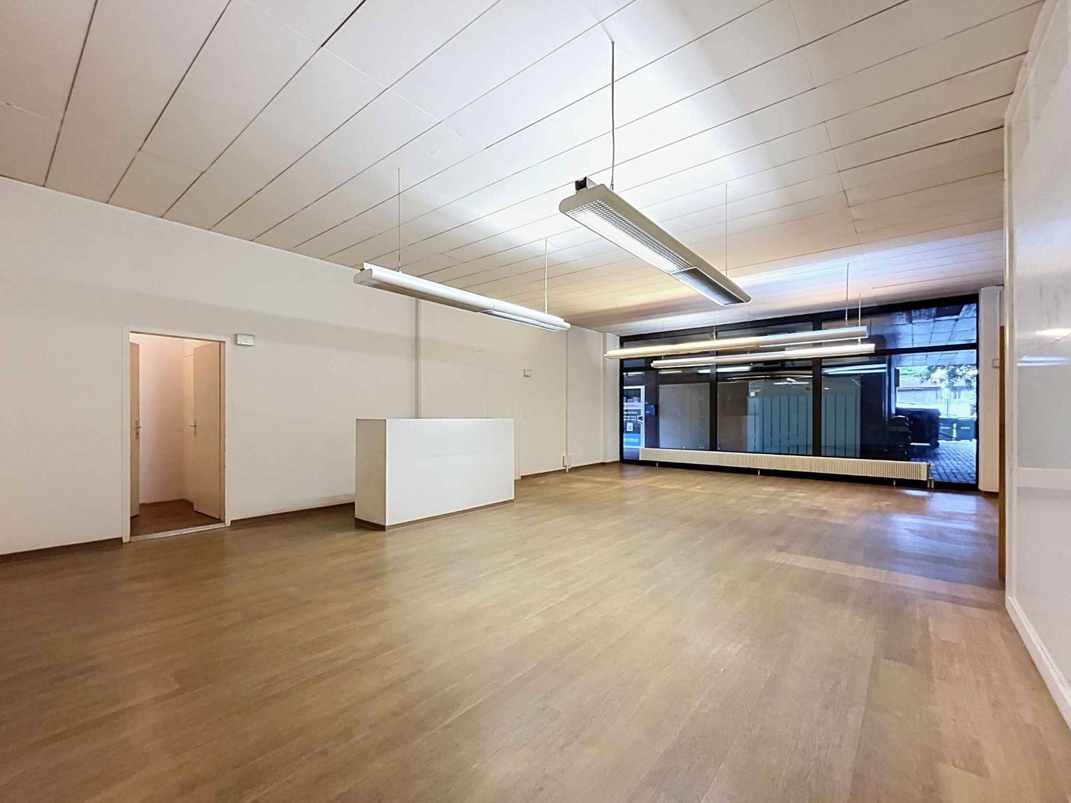 247m² office