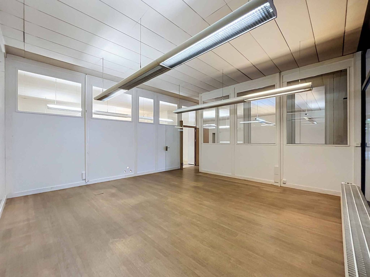 247m² office