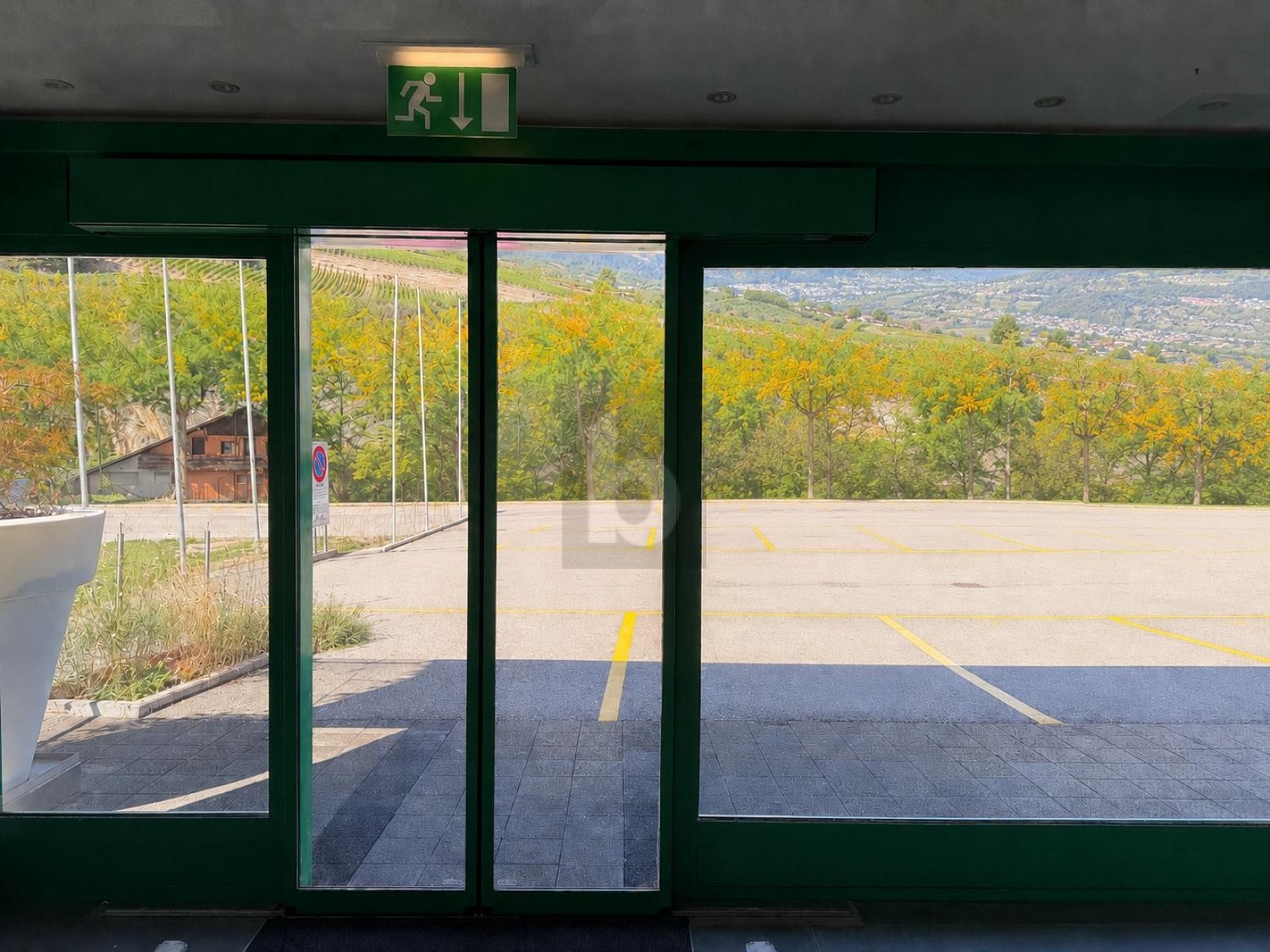 170m² shopping centre