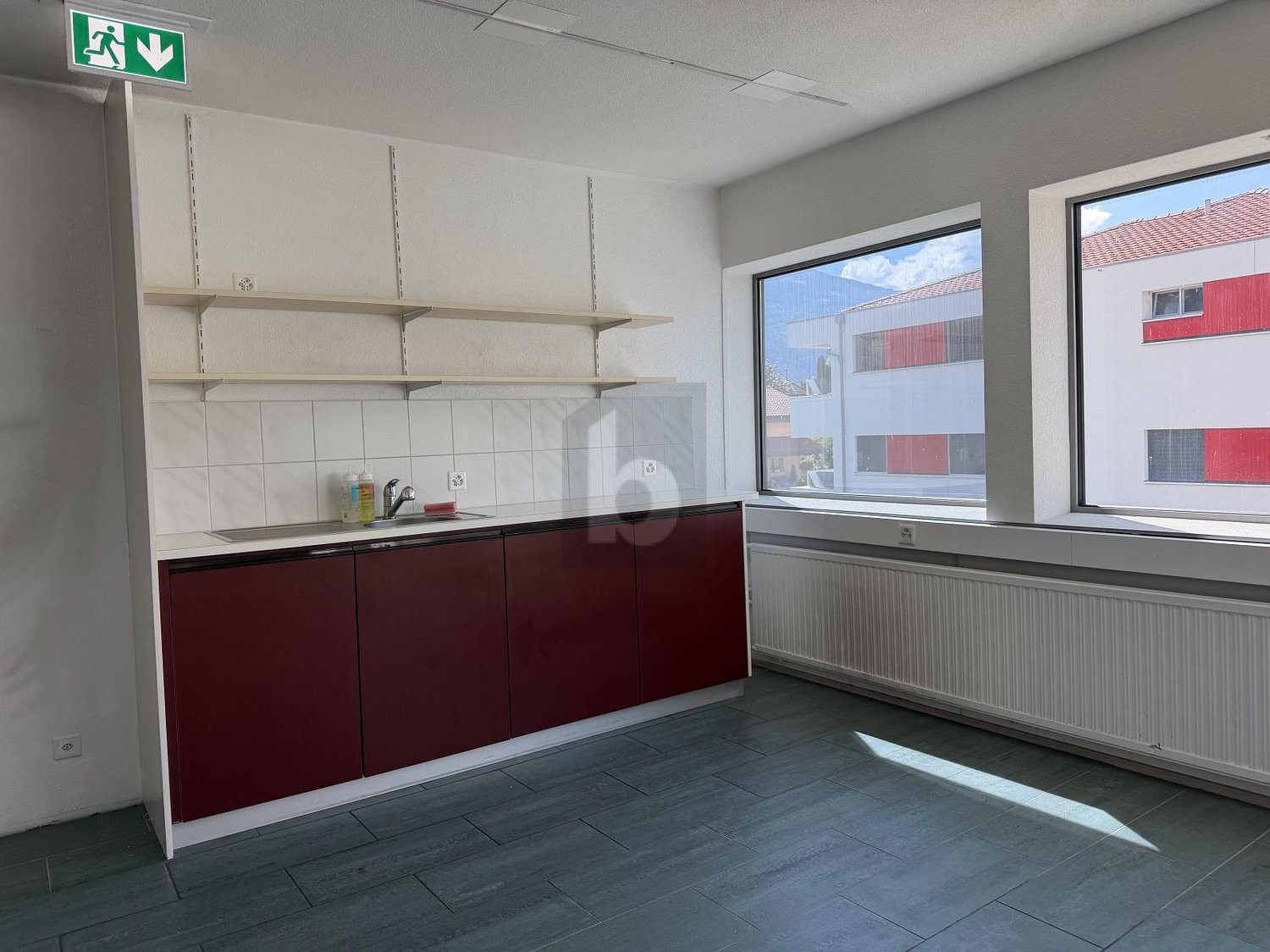 170m² shopping centre