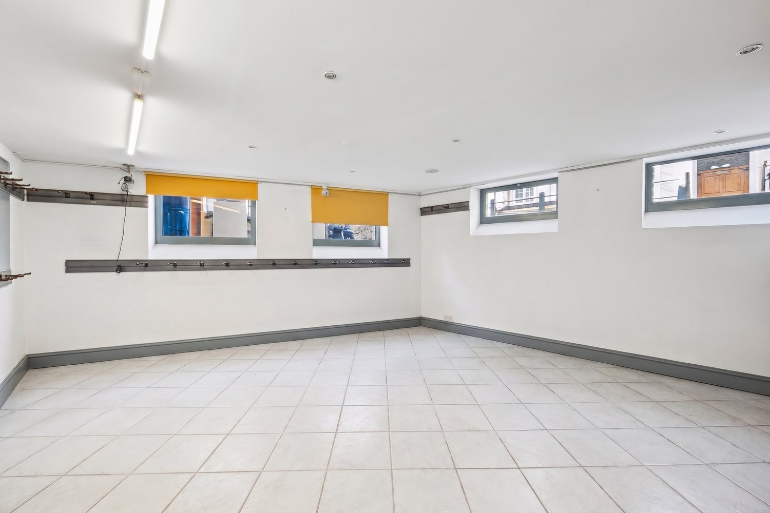 Magasin de 200m²