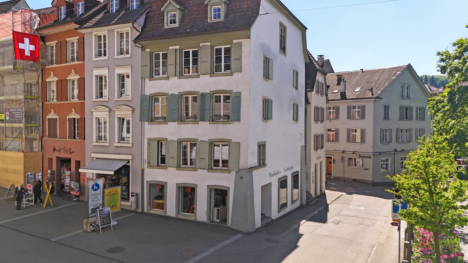 Magasin de 200m²