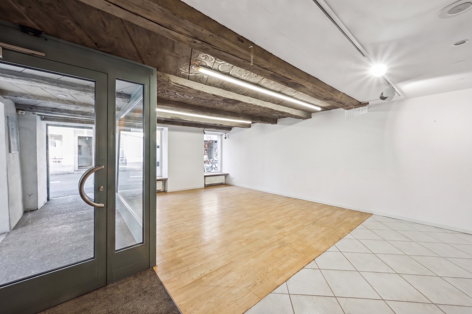 Magasin de 200m²