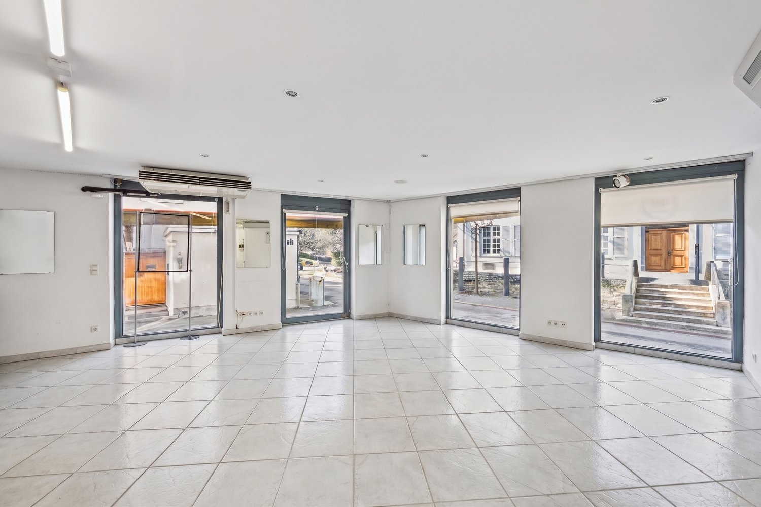 Magasin de 200m²