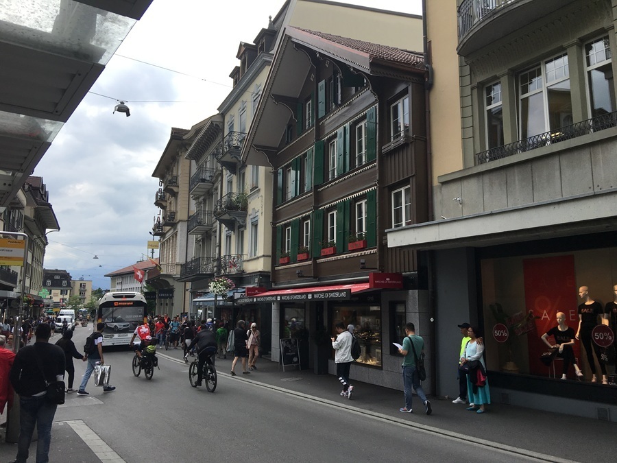 Magasin de 365m², photo 2 sur 2