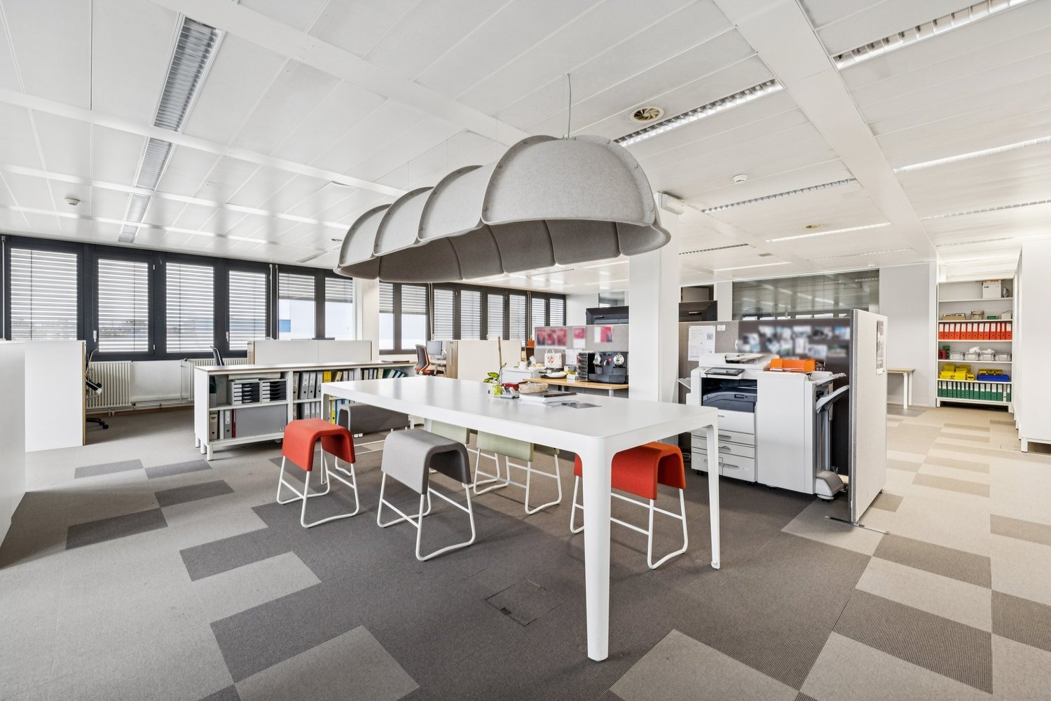 252m² office