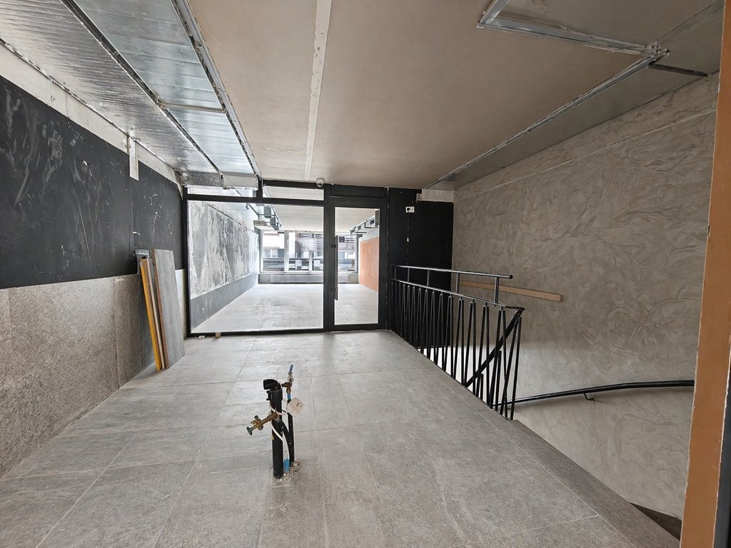 94m² shop, photo 4 sur 5