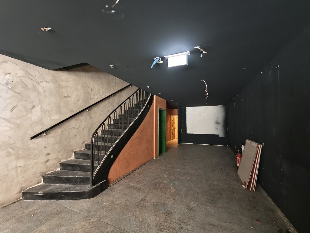 94m² shop, photo 2 sur 5