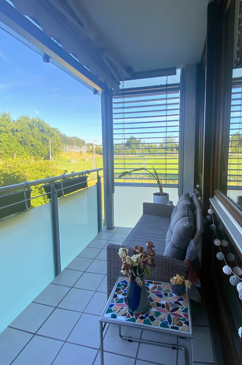 Appartement meublé et lumineux de 3,5 pièces à Zurich – Sous-location temporaire, disponible à partir d'octobre 2026, date flexible selon arrangement. Minimum 1 mois, jusqu'à 3-4 mois, avec possibilité de discussion. Reprise du bail possible (avec certains meubles) à partir d'avril 2027.  
  
Appart