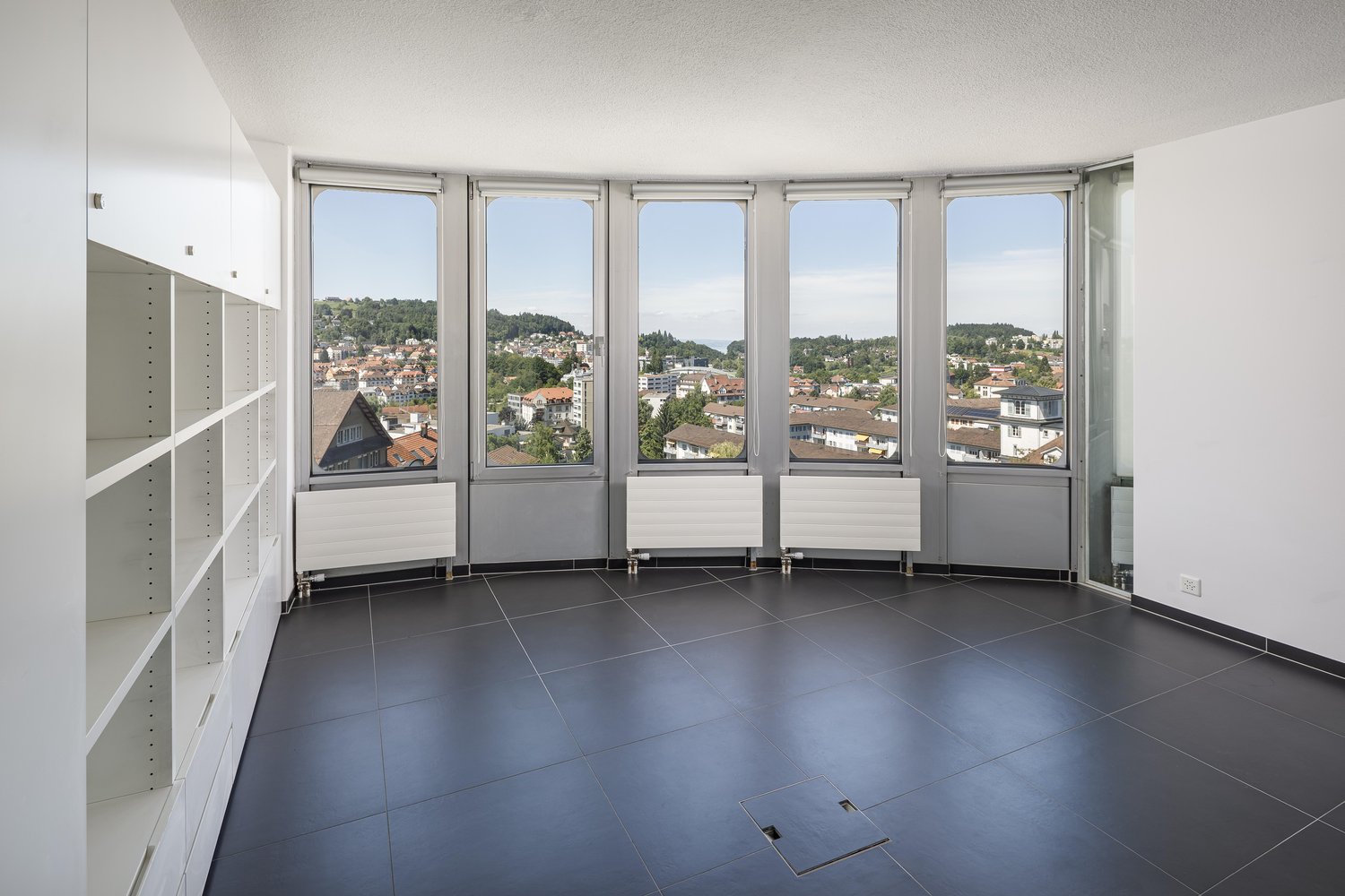 385m² commercial, photo 7 sur 10