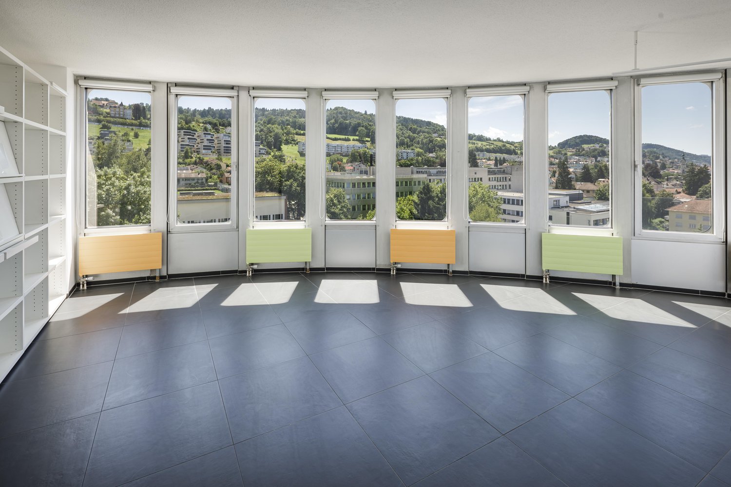 385m² commercial, photo 4 sur 10