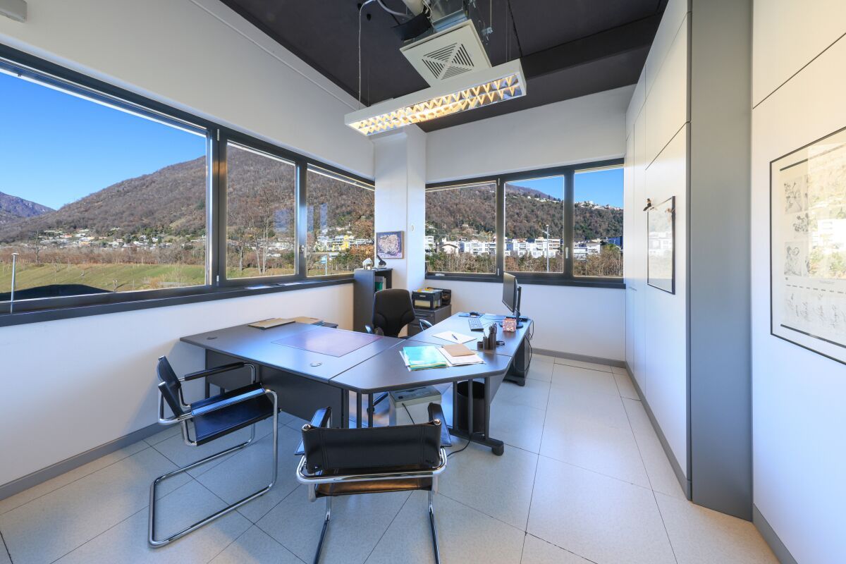 120m² commercial, photo 2 sur 7