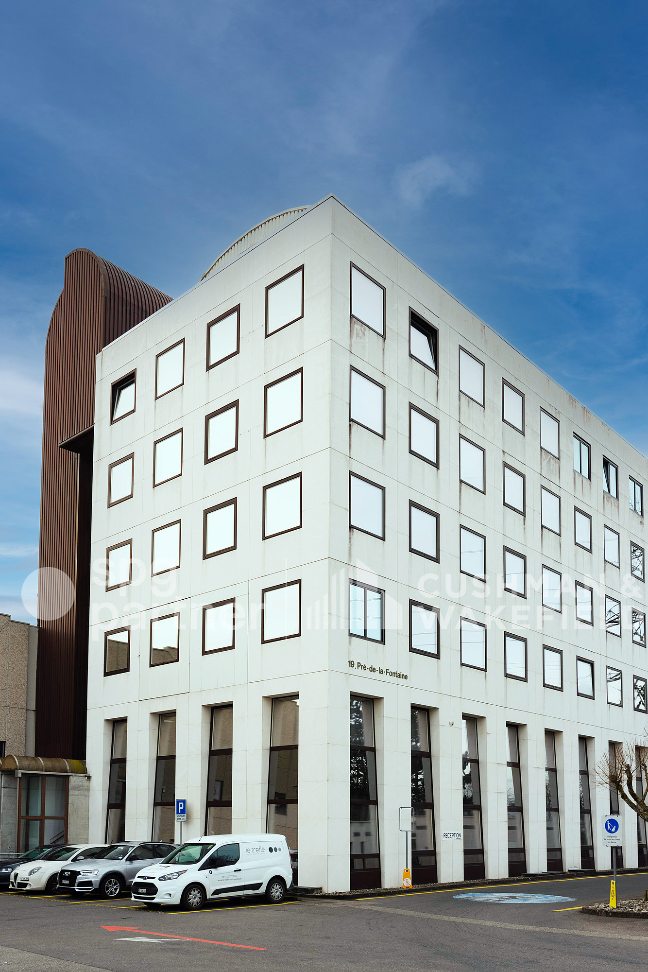 370m² office, photo 1 sur 3
