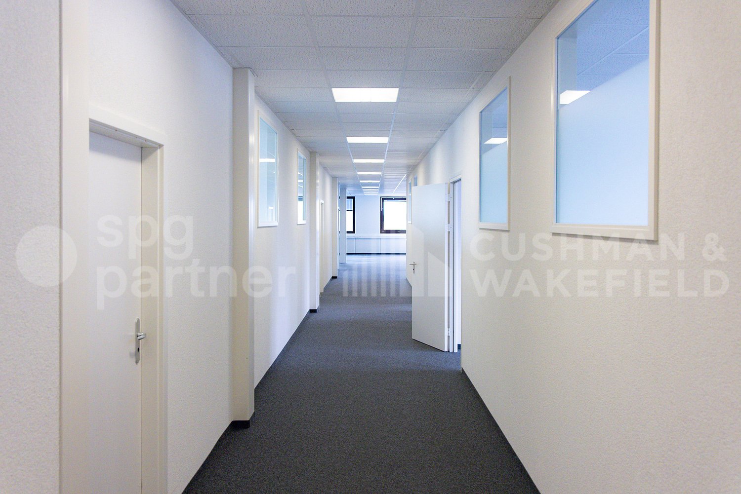 370m² office, photo 2 sur 3