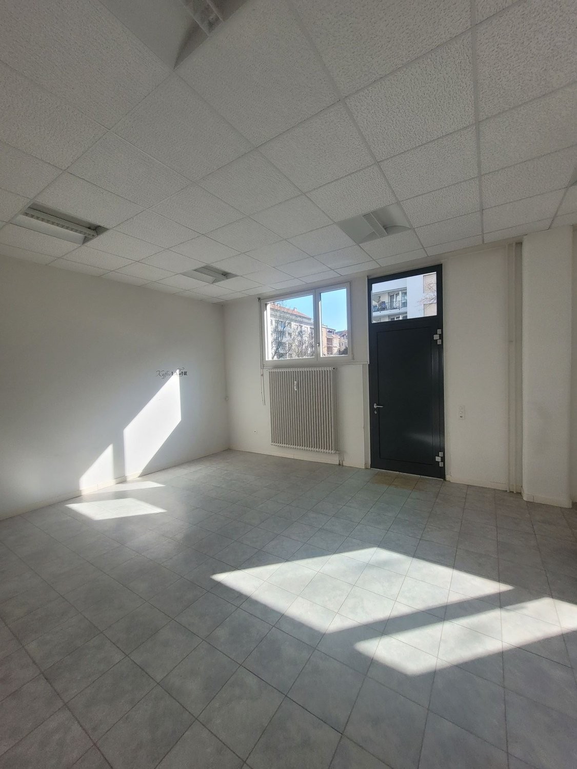 88m² shop, photo 3 sur 4