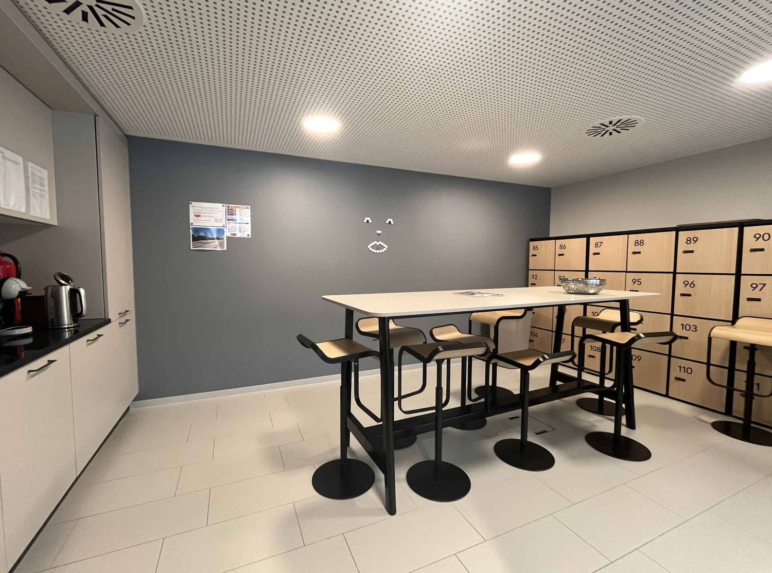 620m² office