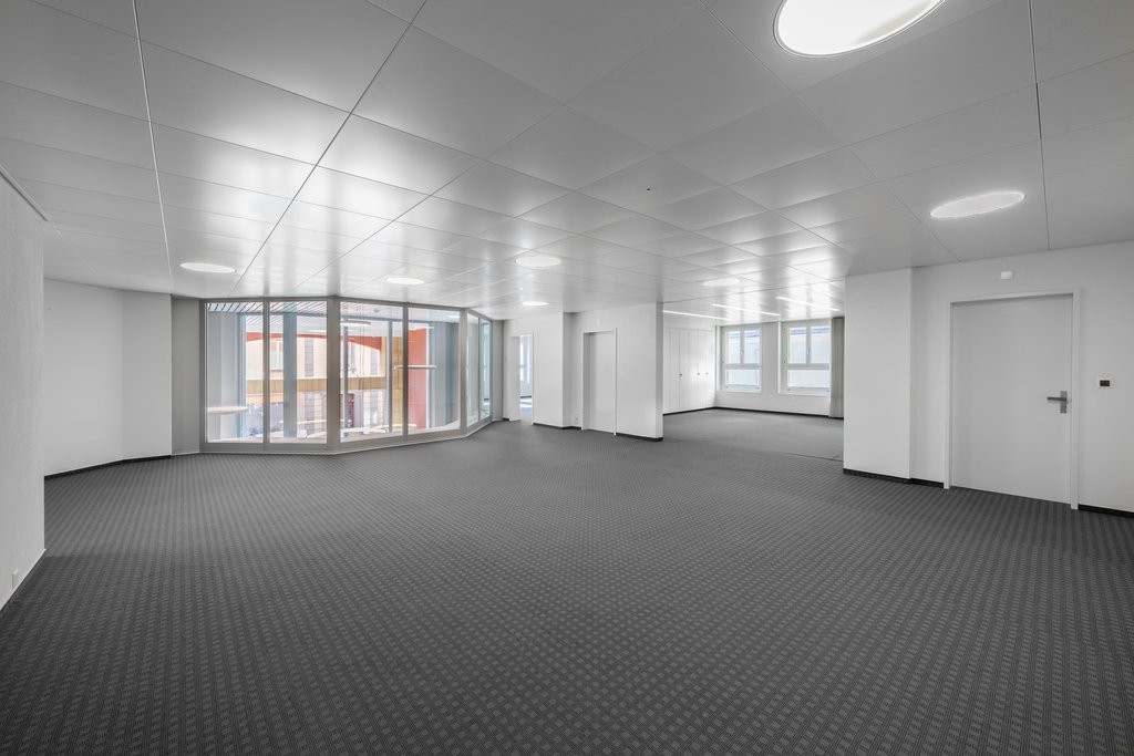 271m² bureau, photo 2 sur 10