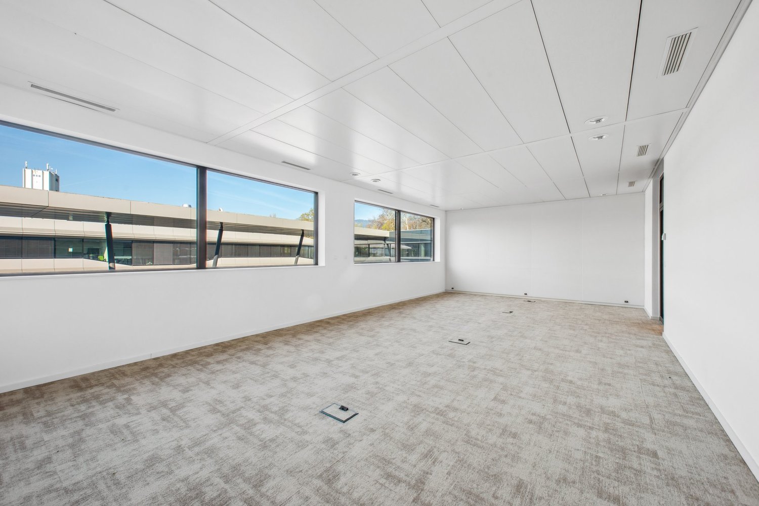 151m² office