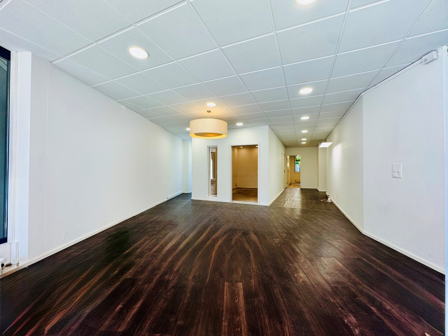 Commerce de 134m², photo 2 sur 7