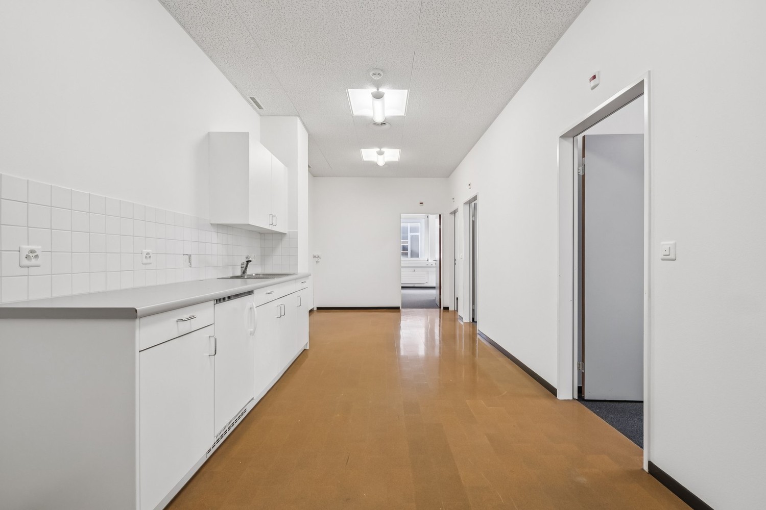 165m² bureau, photo 2 sur 10