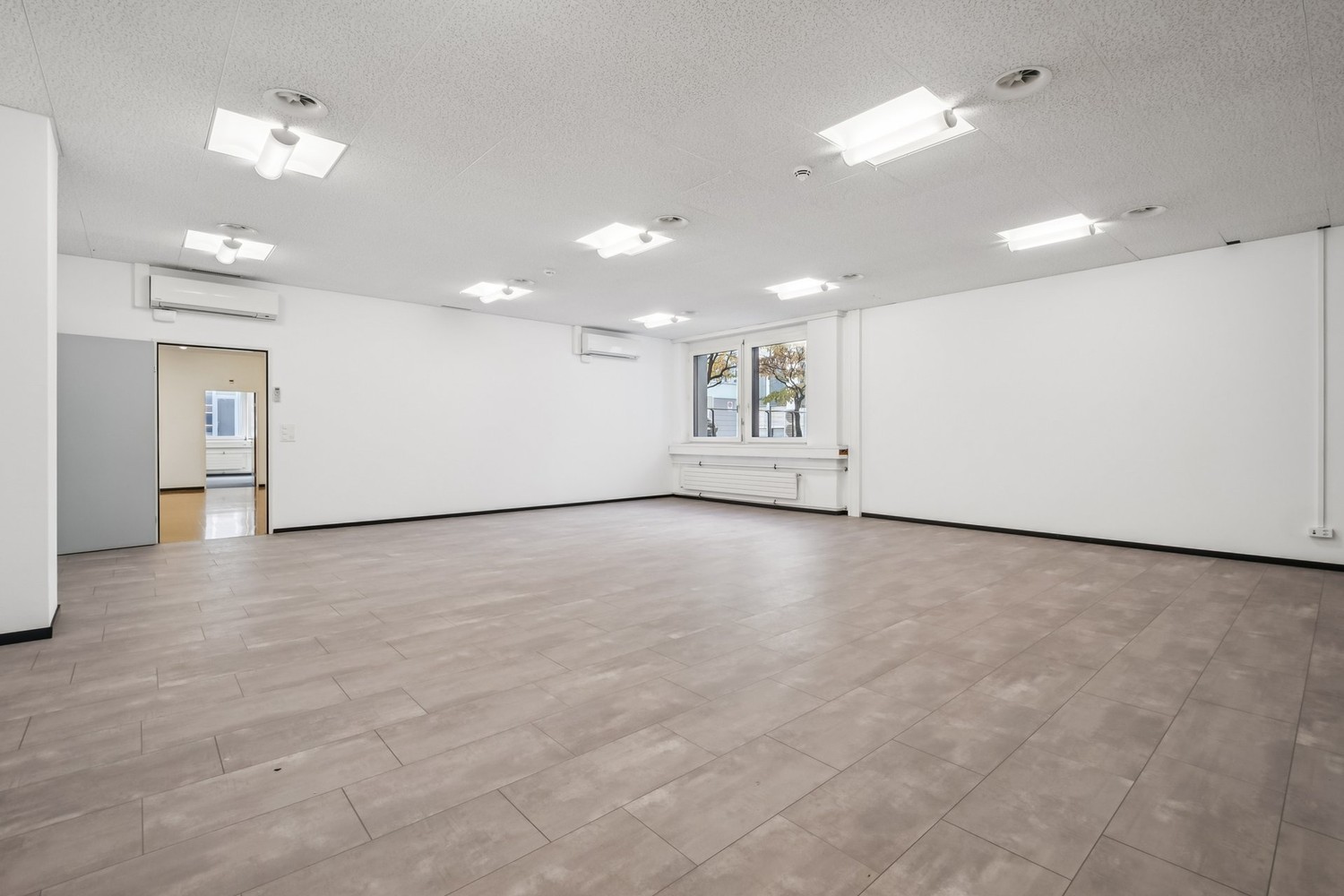 165m² bureau, photo 1 sur 10