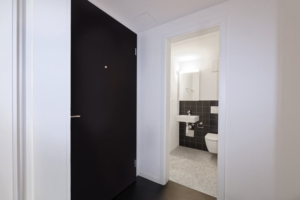 Appartement de 1 ½ pièce

Habitez là où tout se trouve à proximité immédiate ! Ce lumineux appartement de 1,5 pièce est situé dans le quartier prisé de Breitenrain et convainc par son emplacement central ainsi que par son équipement pratique.

Les possibilités de shopping comme le Wankdorf Center so, photo 3 sur 4