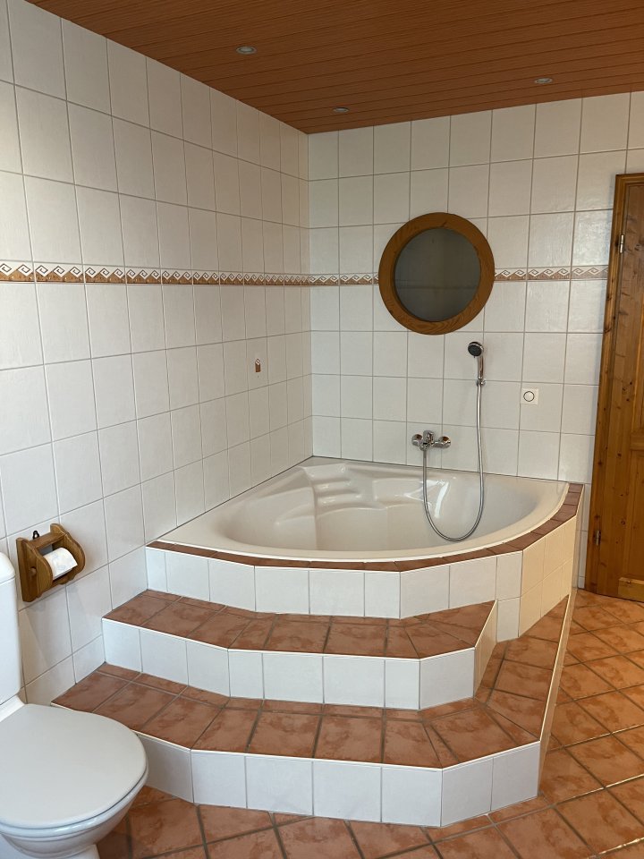 5 rooms apartment