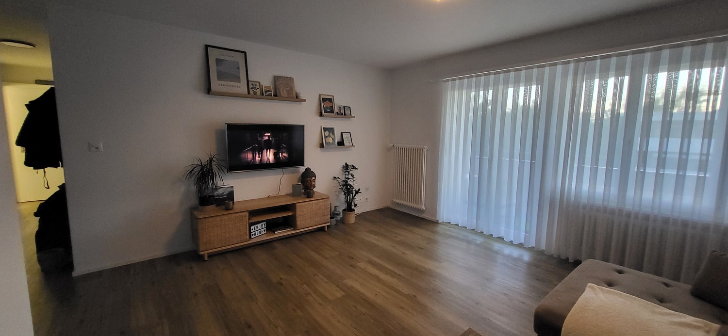 Chambre dans une colocation

Tu aimes la compagnie, mais tu apprécies aussi parfois d'avoir du temps pour toi, tu as environ entre 25-35 ans (de préférence une femme), alors contacte-moi ☺️.
Je suis Martina (29), je travaille comme chimiste et je me réjouis d'une vie de colocation amicale !
Les meub, photo 2 sur 9