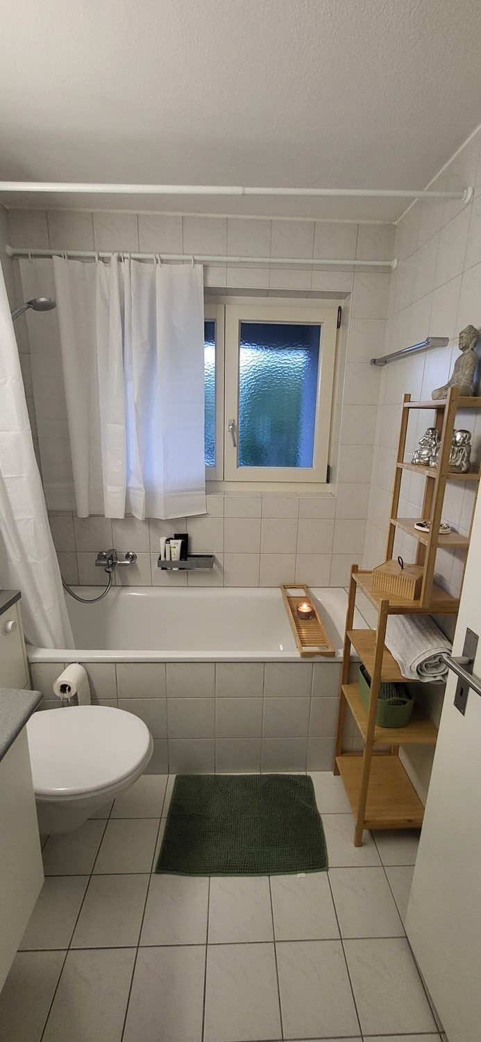Chambre dans une colocation

Tu aimes la compagnie, mais tu apprécies aussi parfois d'avoir du temps pour toi, tu as environ entre 25-35 ans (de préférence une femme), alors contacte-moi ☺️.
Je suis Martina (29), je travaille comme chimiste et je me réjouis d'une vie de colocation amicale !
Les meub, photo 6 sur 9
