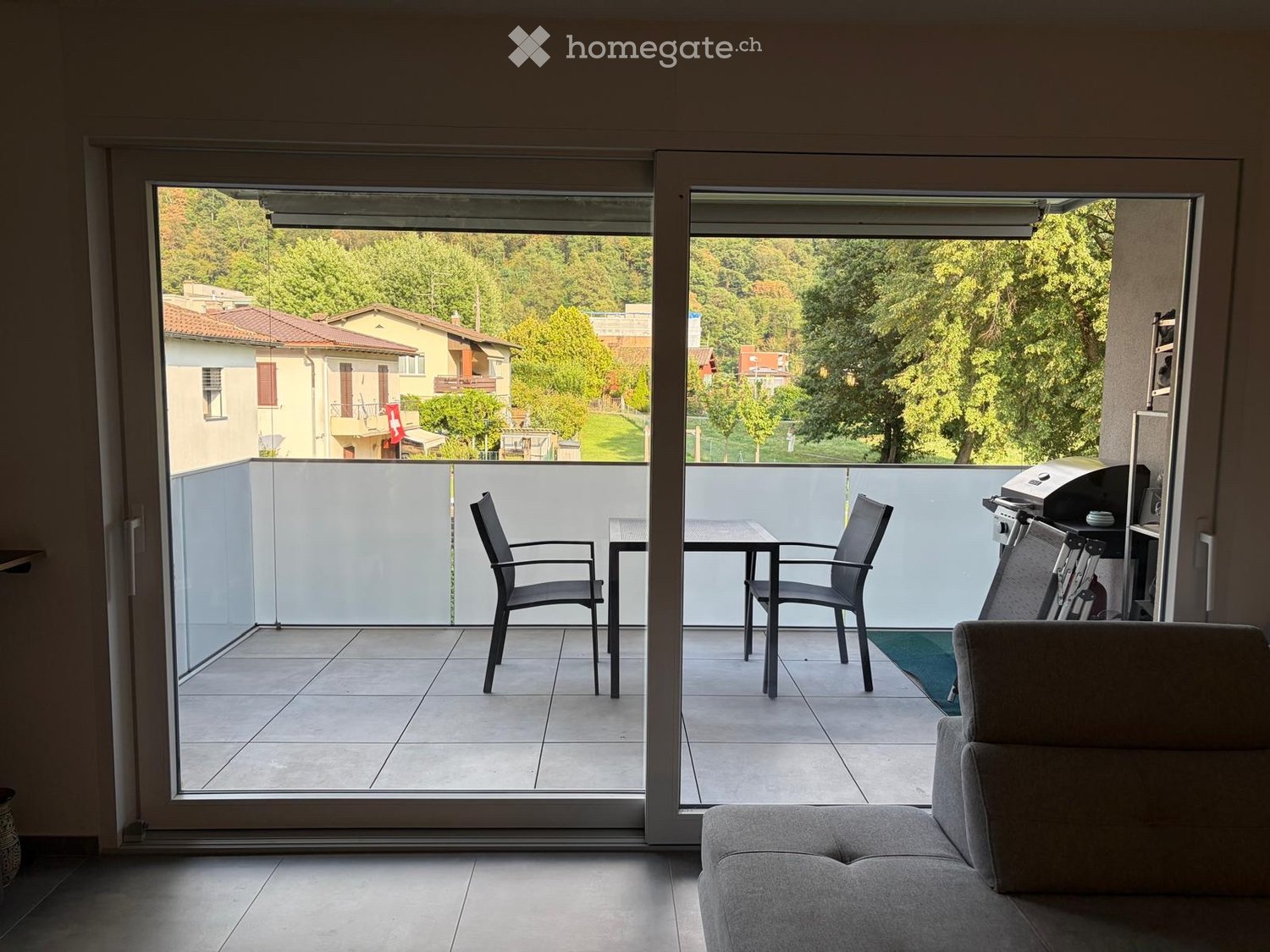Appartement de 2 ½ pièces

Moderne appartement de 2.5 locaux, situé au premier étage d'un bâtiment de construction récente (2022) à Lamone. Disponible à partir du 1 décembre 2026, il représente une occasion idéale pour ceux qui recherchent le confort, la qualité et une position stratégique.

Loyer m, photo 6 sur 8