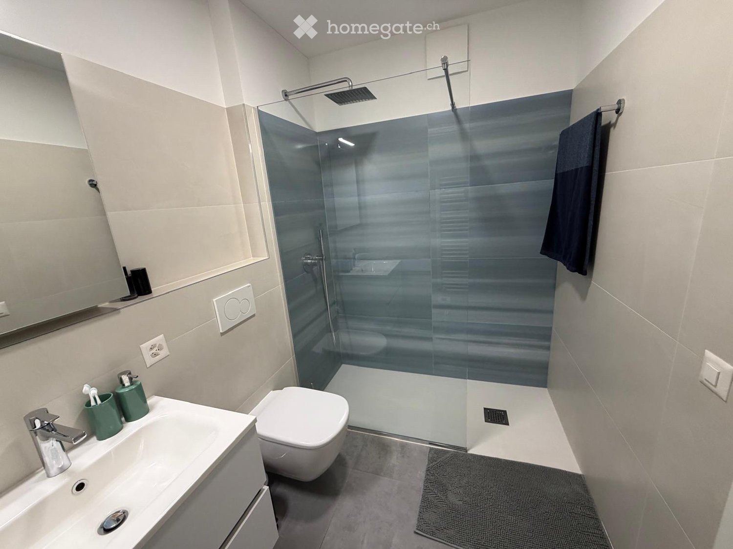 Appartement de 2 ½ pièces

Moderne appartement de 2.5 locaux, situé au premier étage d'un bâtiment de construction récente (2022) à Lamone. Disponible à partir du 1 décembre 2026, il représente une occasion idéale pour ceux qui recherchent le confort, la qualité et une position stratégique.

Loyer m, photo 5 sur 8