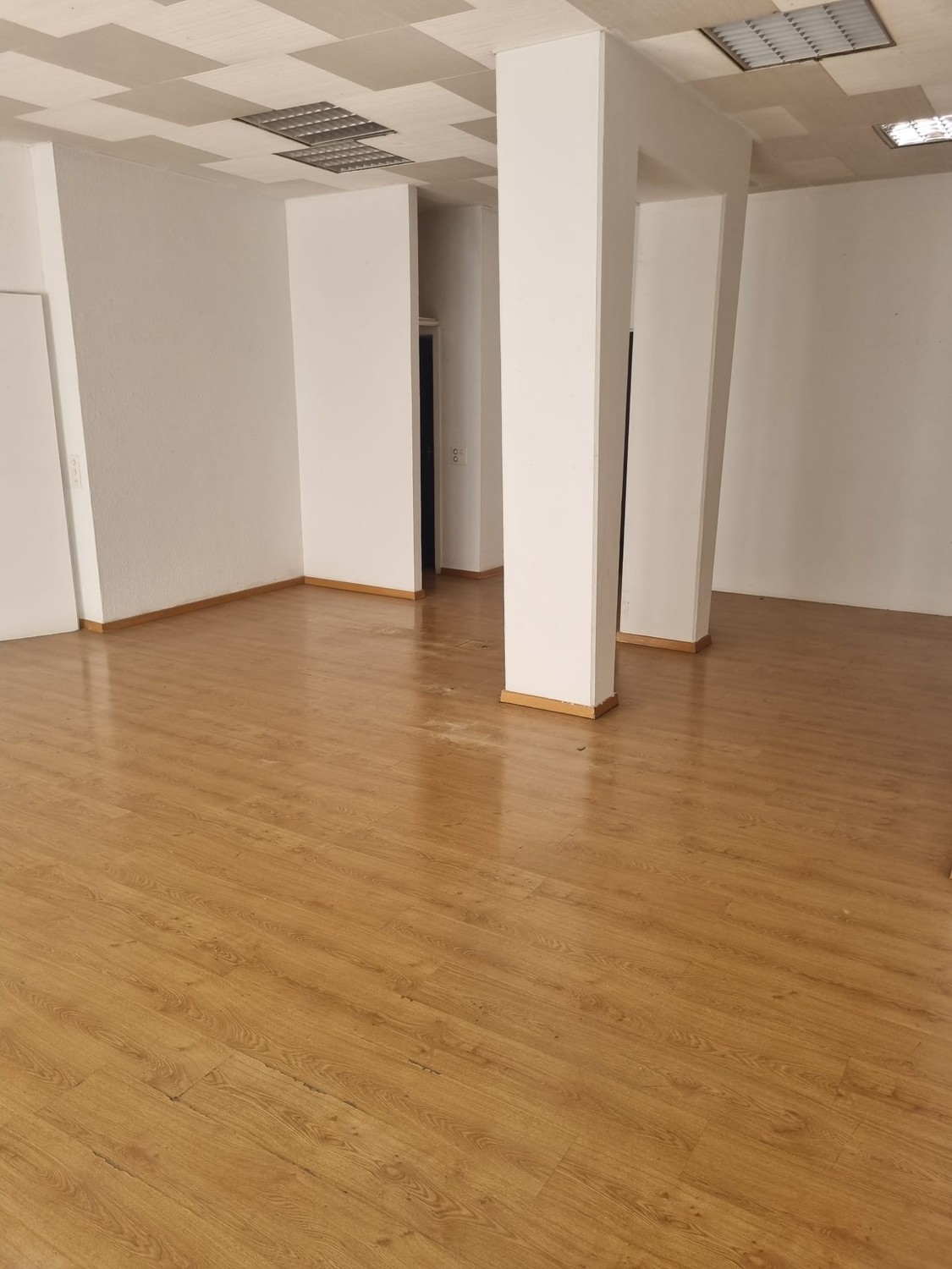 63m² commercial, photo 3 sur 6