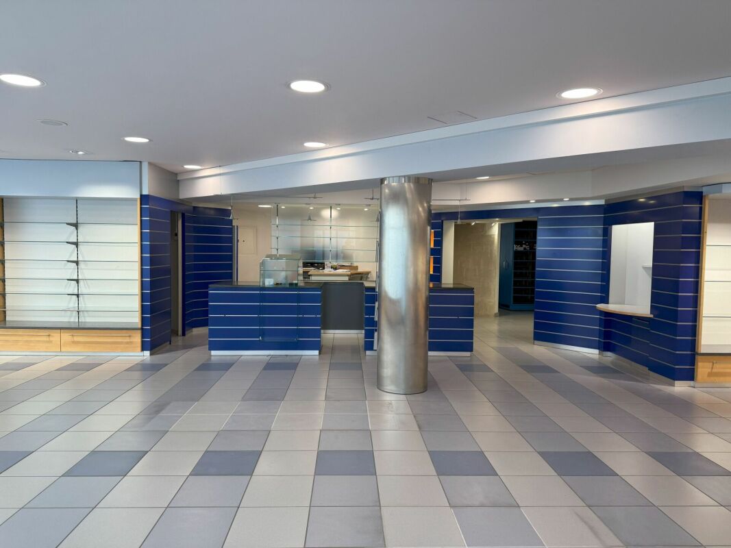 202m² commercial