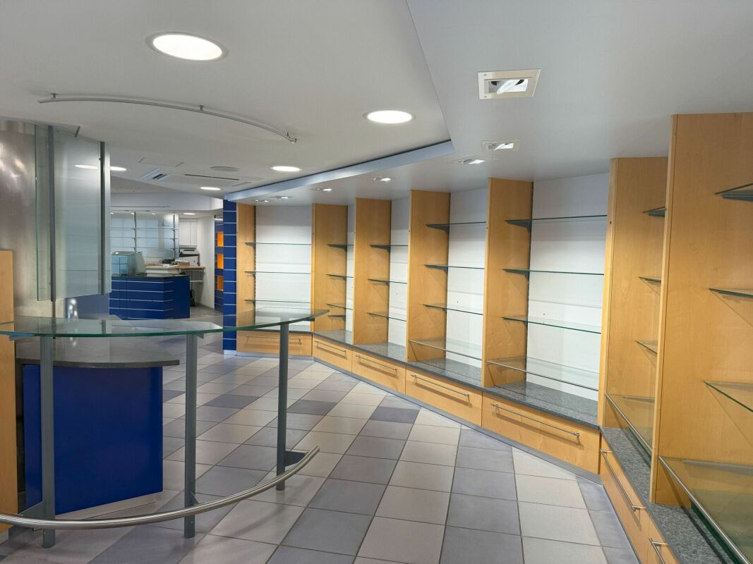 202m² commercial