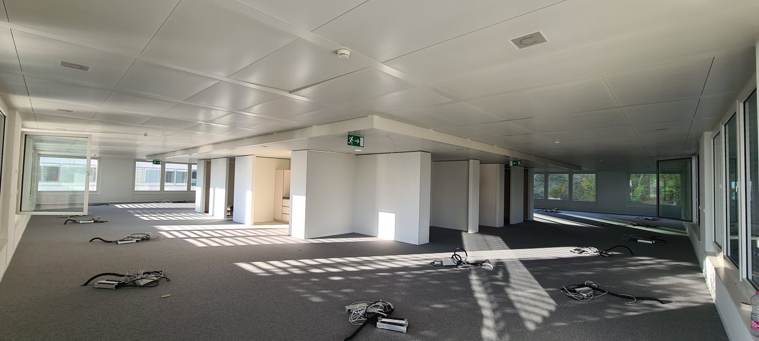 496m² office