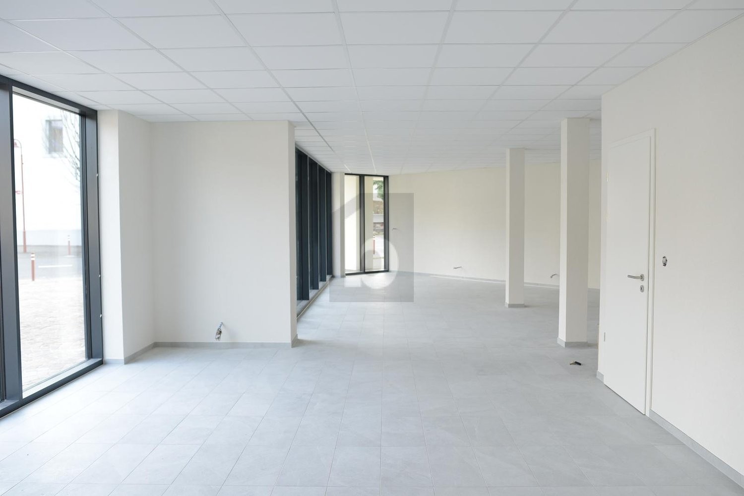 109m² shopping centre