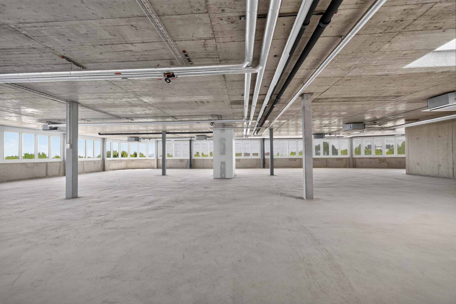 70m² commercial