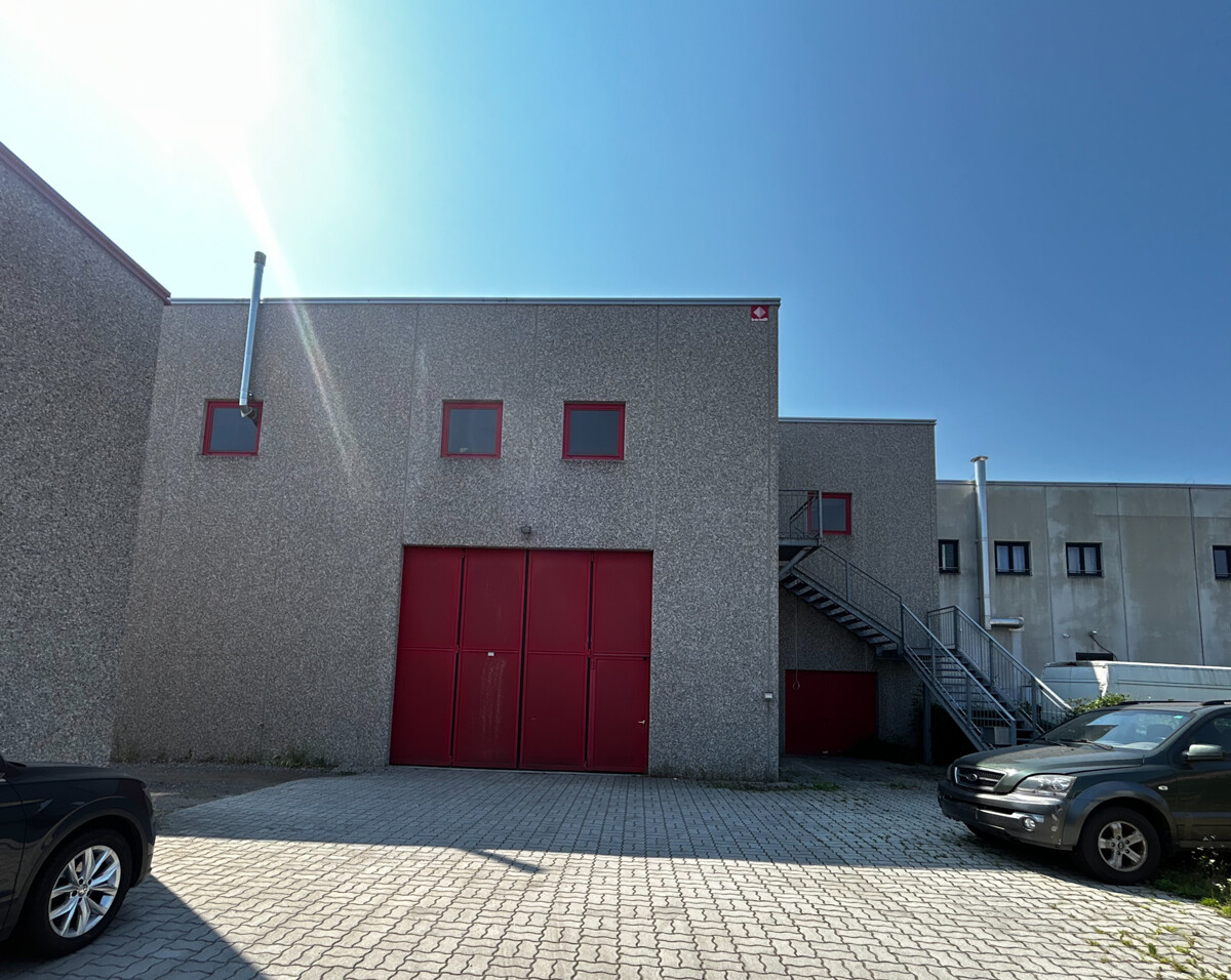 800m² storage room