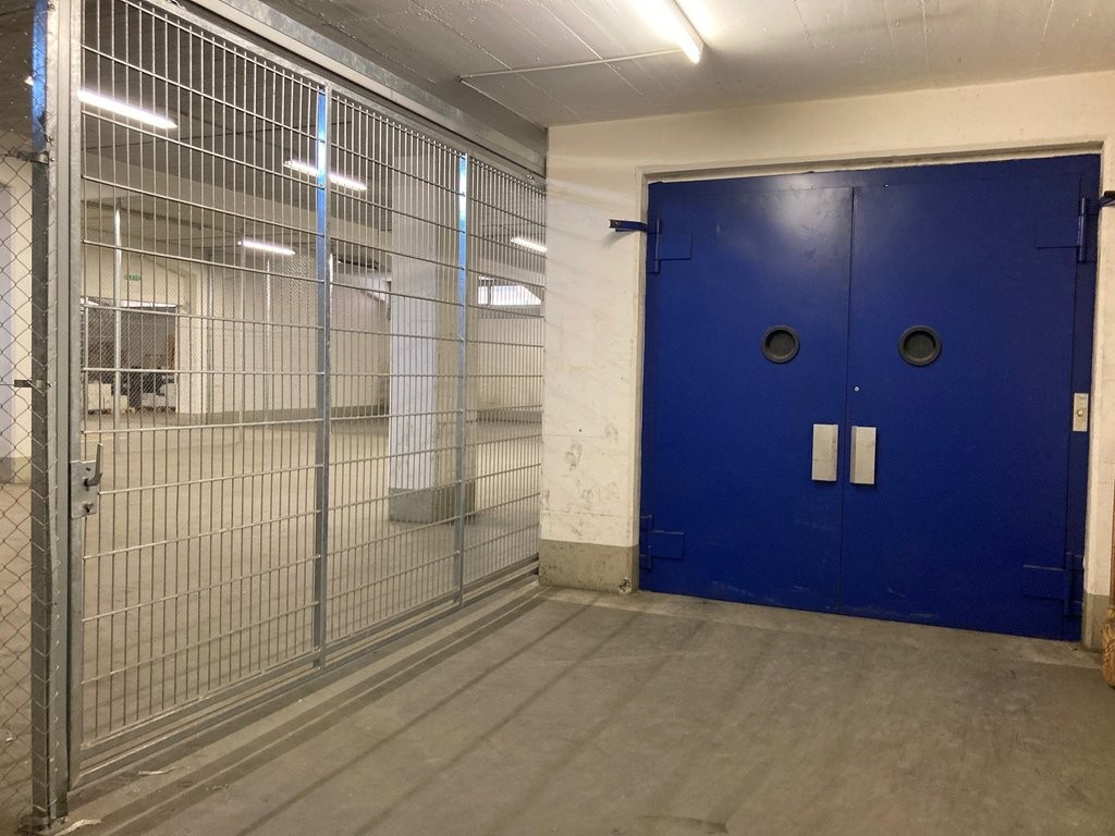 261m² storage room, photo 1 sur 6