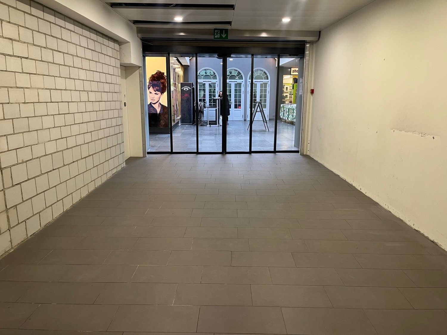 93m² commercial, photo 4 sur 6