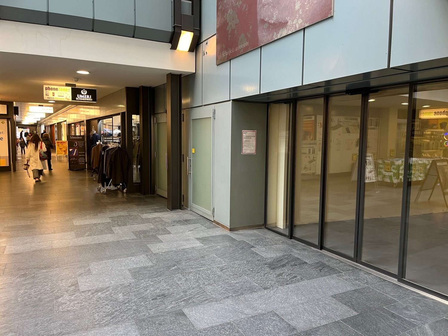 93m² commercial, photo 1 sur 6