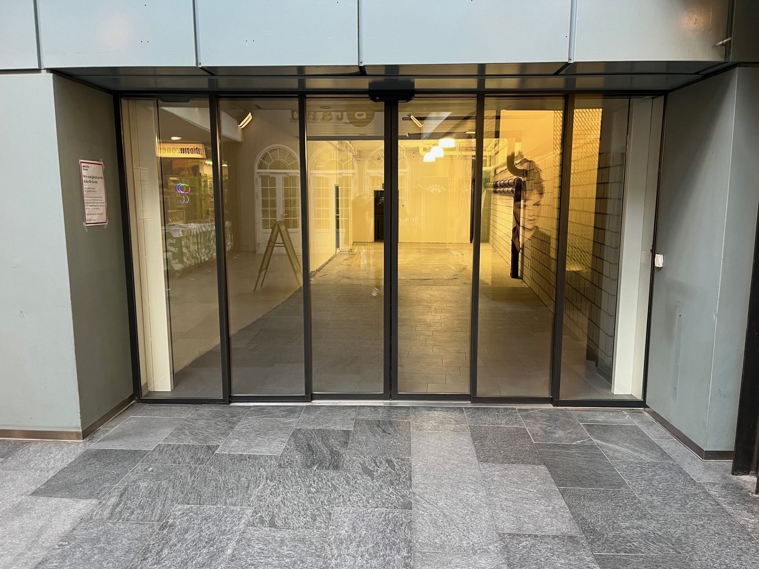 93m² commercial, photo 2 sur 6