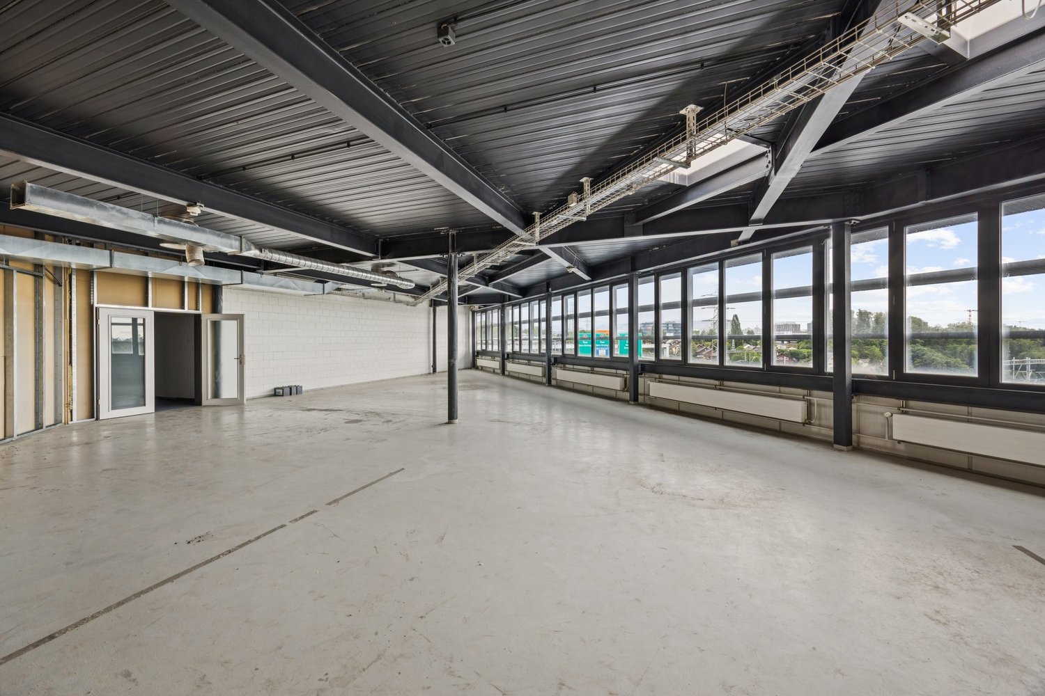 410m² commercial, photo 2 sur 10