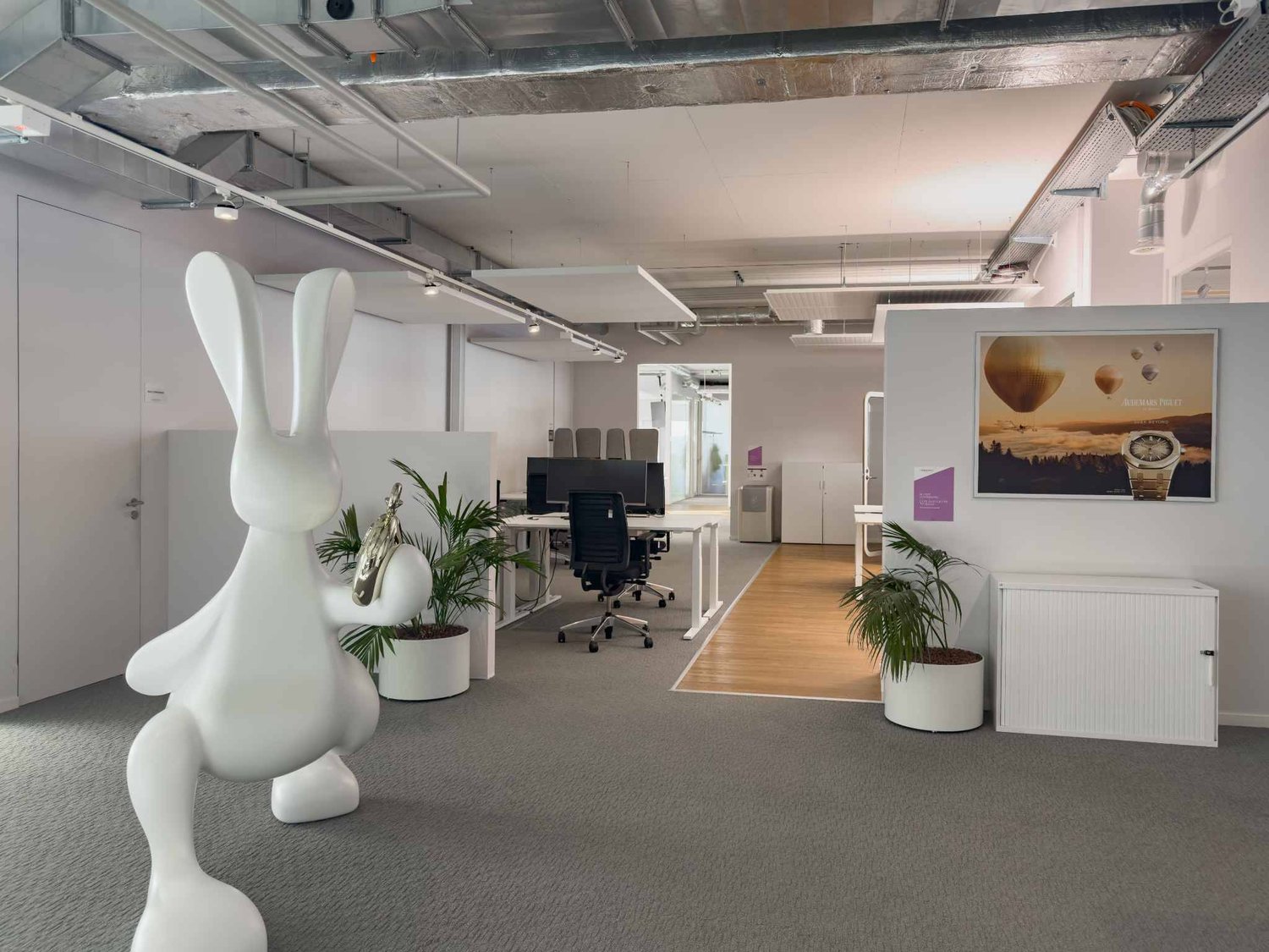 350m² office