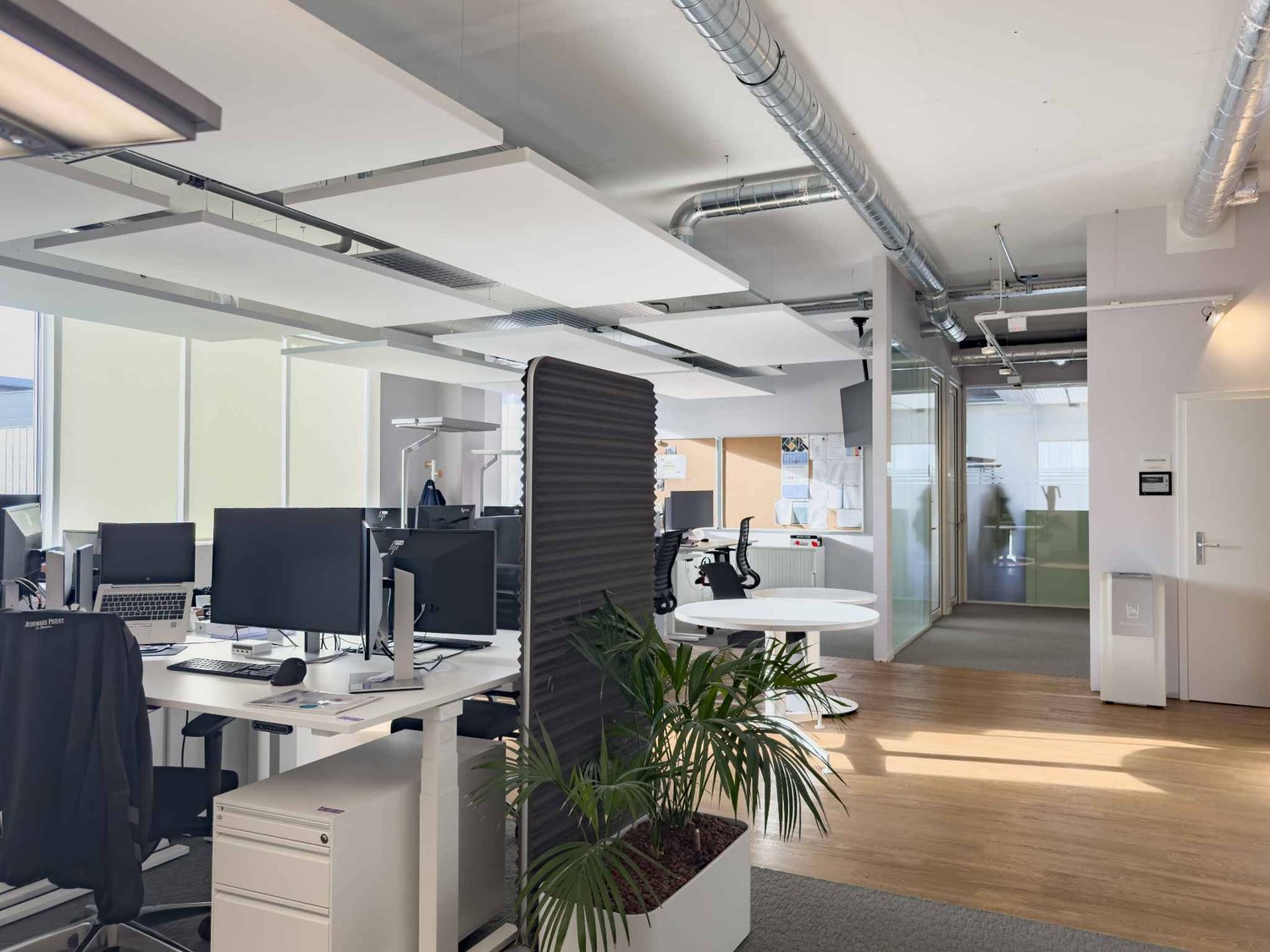 350m² office