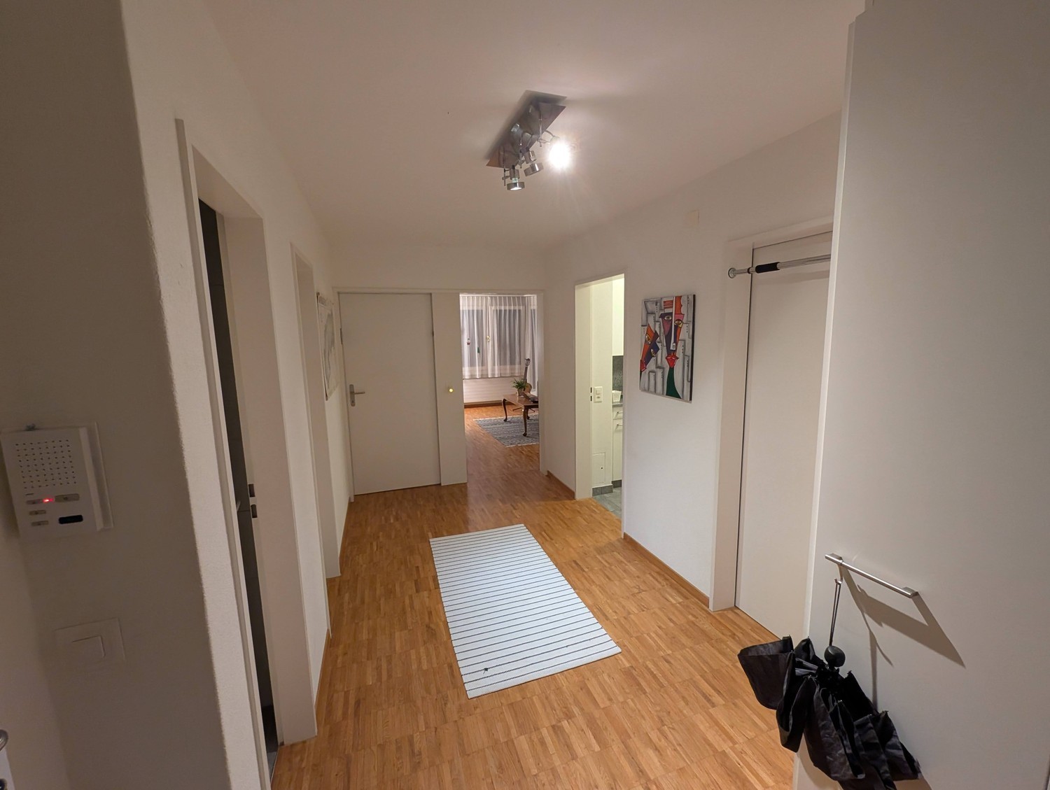 Chambre dans une colocation

Colocataire recherché dans une colocation dans un quartier calme à l'angle de l'Irchel Campus.

Comme Antoine déménage bientôt, Can (36, Ingénieur) recherche un nouveau colocataire qui reprendra la chambre à partir du 01.11.2026 pour une période de 6 mois ou 1 an.

La ch, photo 8 sur 10
