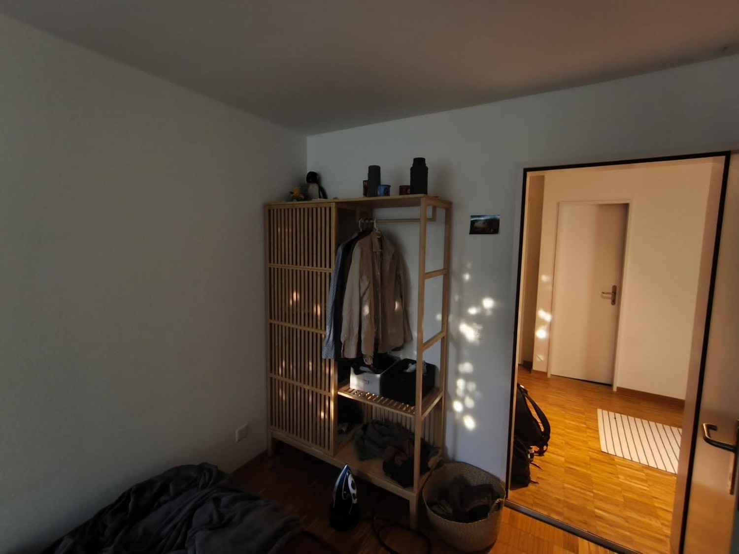 Chambre dans une colocation

Colocataire recherché dans une colocation dans un quartier calme à l'angle de l'Irchel Campus.

Comme Antoine déménage bientôt, Can (36, Ingénieur) recherche un nouveau colocataire qui reprendra la chambre à partir du 01.11.2026 pour une période de 6 mois ou 1 an.

La ch, photo 5 sur 10