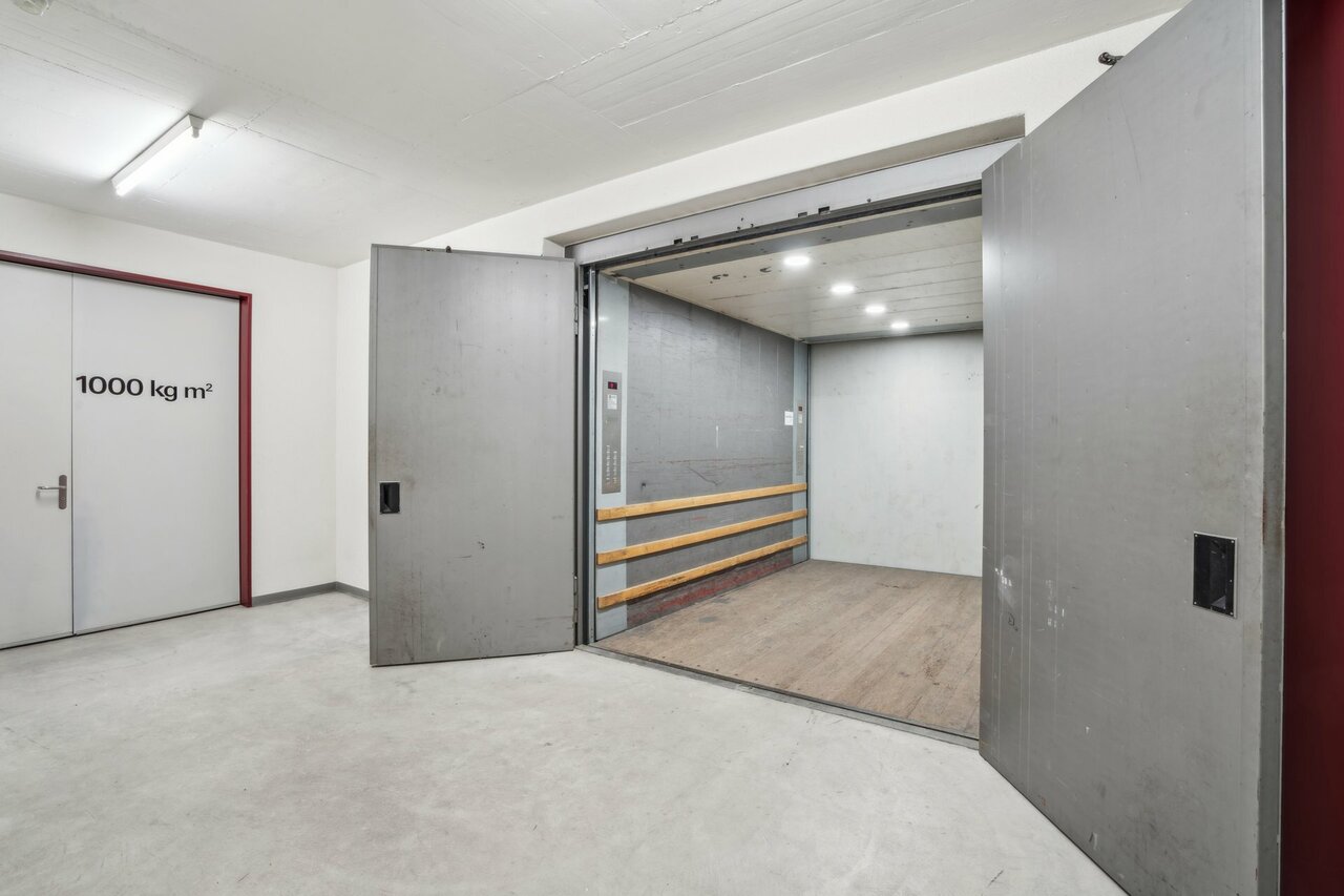 194m² commercial, photo 7 sur 10